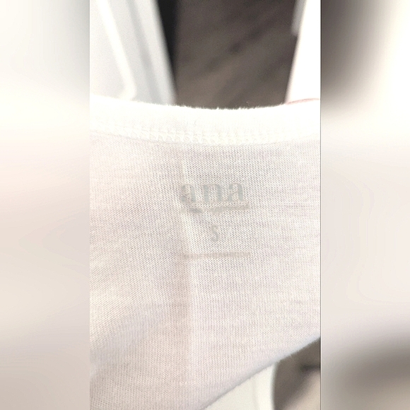 a.n.a Womens Tunic Tank Small White V-neck Soft Flowy Flattering Athleisure - Picture 2 of 3